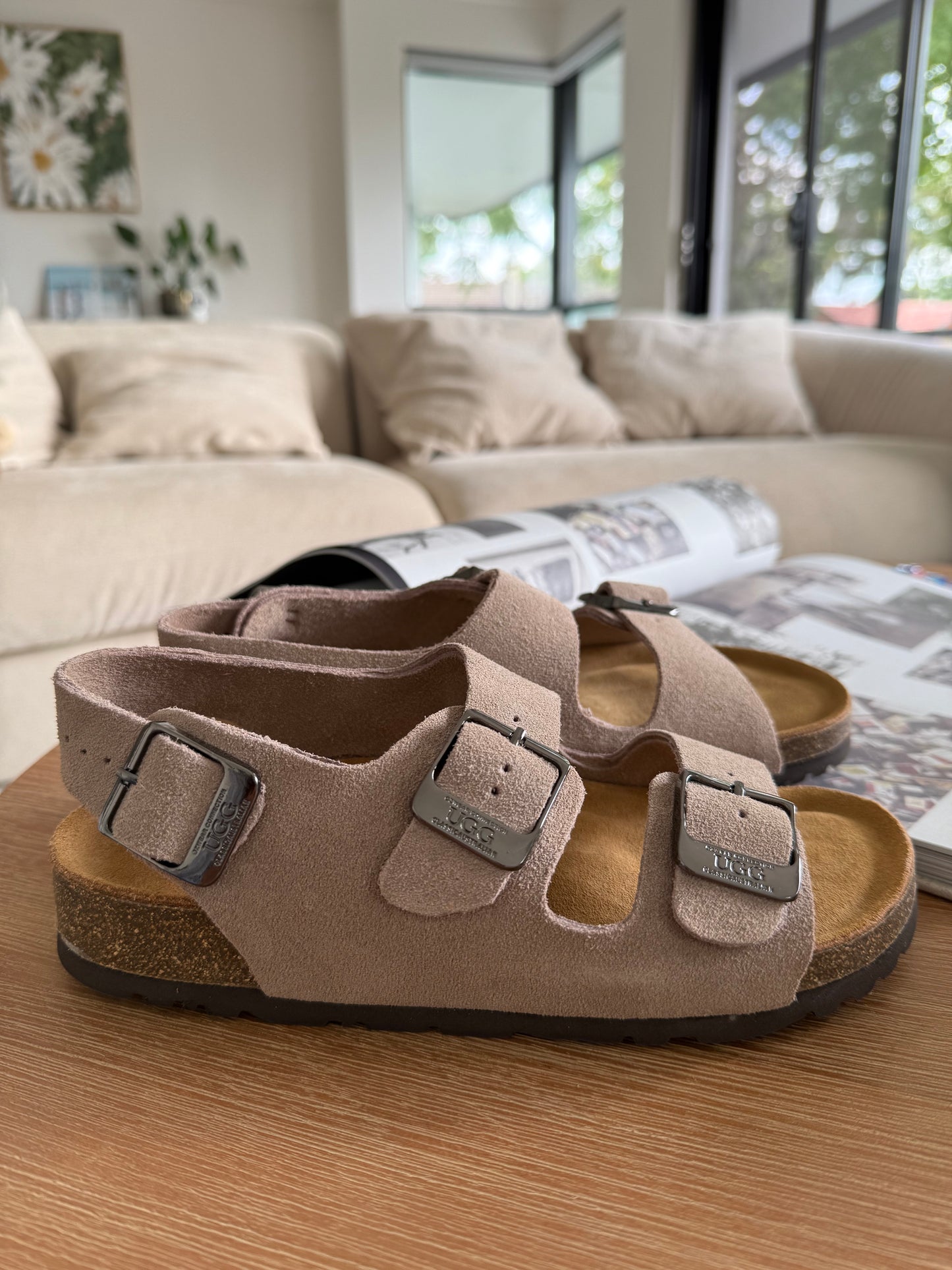 Ozwear Ugg Aussie Victoria Suede Leather Unisex Slipper (Buckle Straps) ob756bs