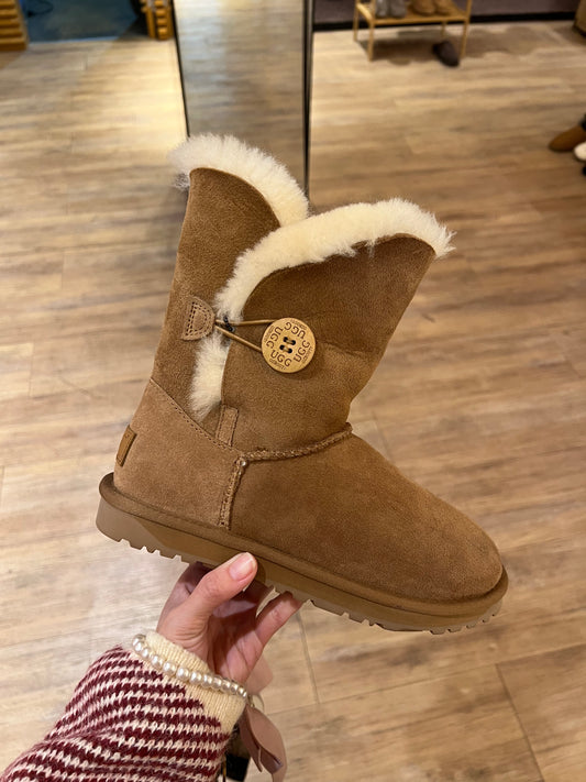 Ozwear Ugg Classic Short Button Boots (Water Resistant)ob363