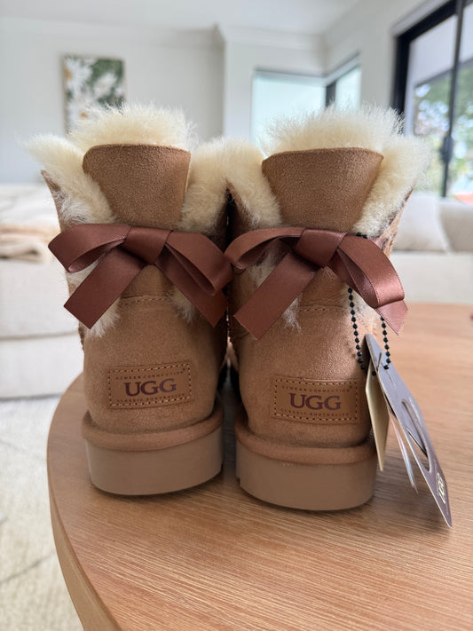 Ozwear Ugg Classic Mini Bailey Bow Boots (Water Resistant) ob365