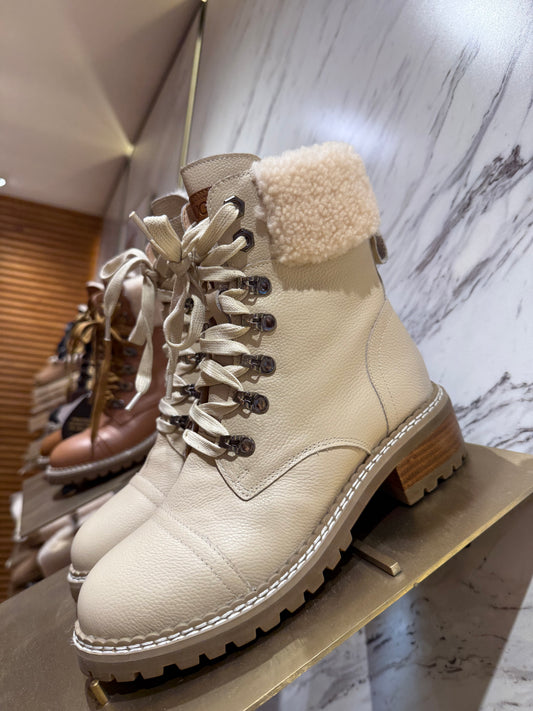 Ozwear Ugg Lyric Ankle Zip Boots ob720