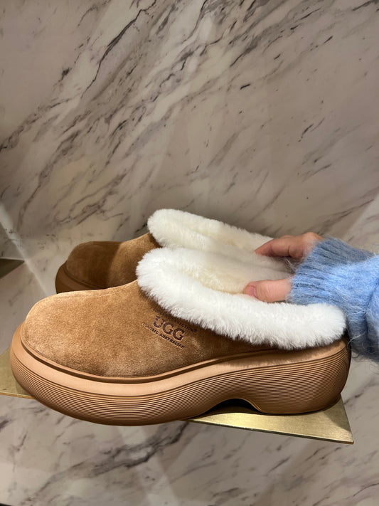 Ozwear Ugg Shearling Heights Clog ob839
